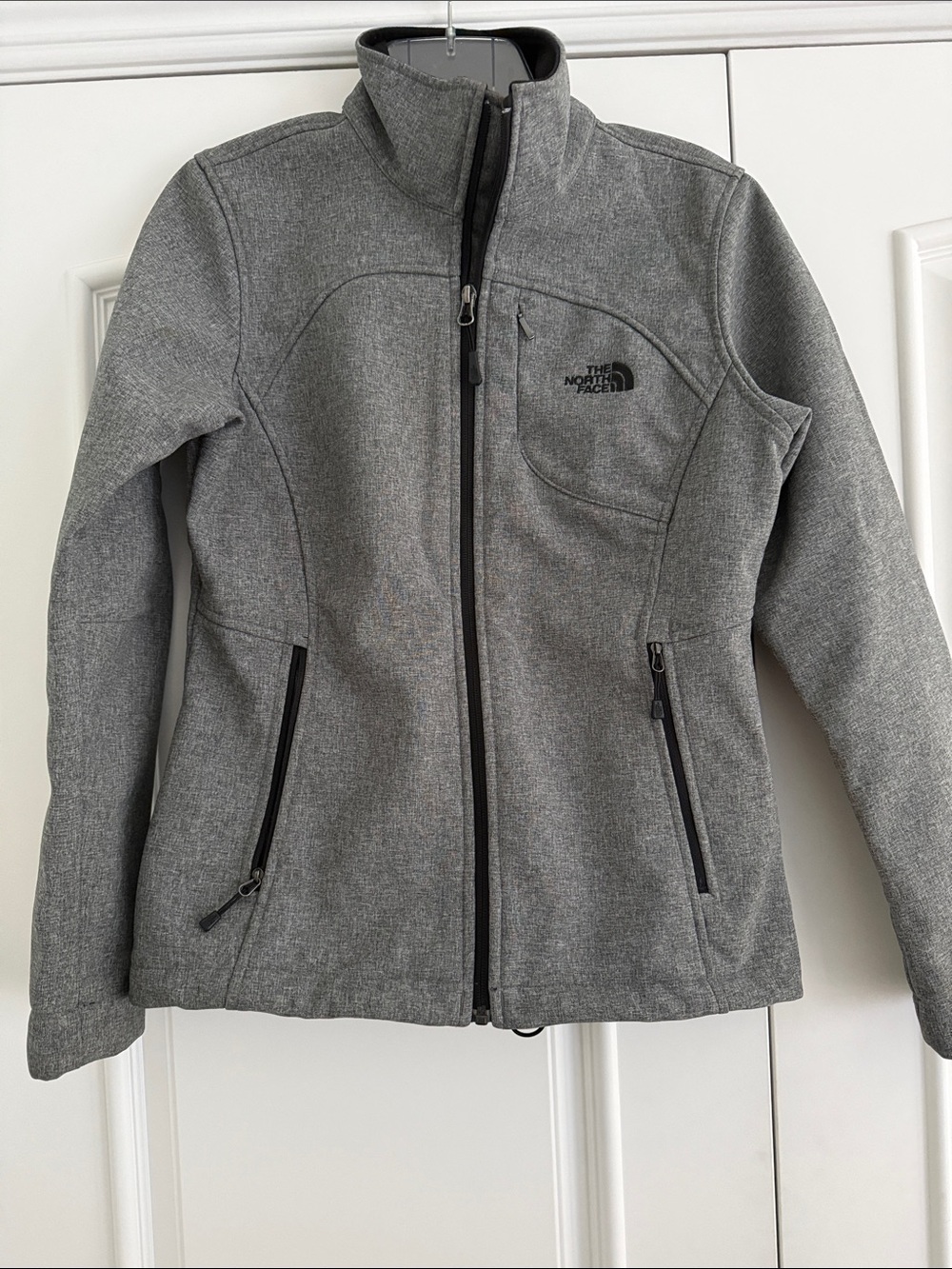The North Face Windwall Medium Gray Heather Jacket
